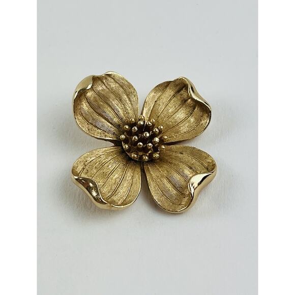 Crown Trifari PIN Signed Vtg DOGWOOD Flower Blossom Brushed Gold Tone Brooch Pet - Picture 14 of 14
